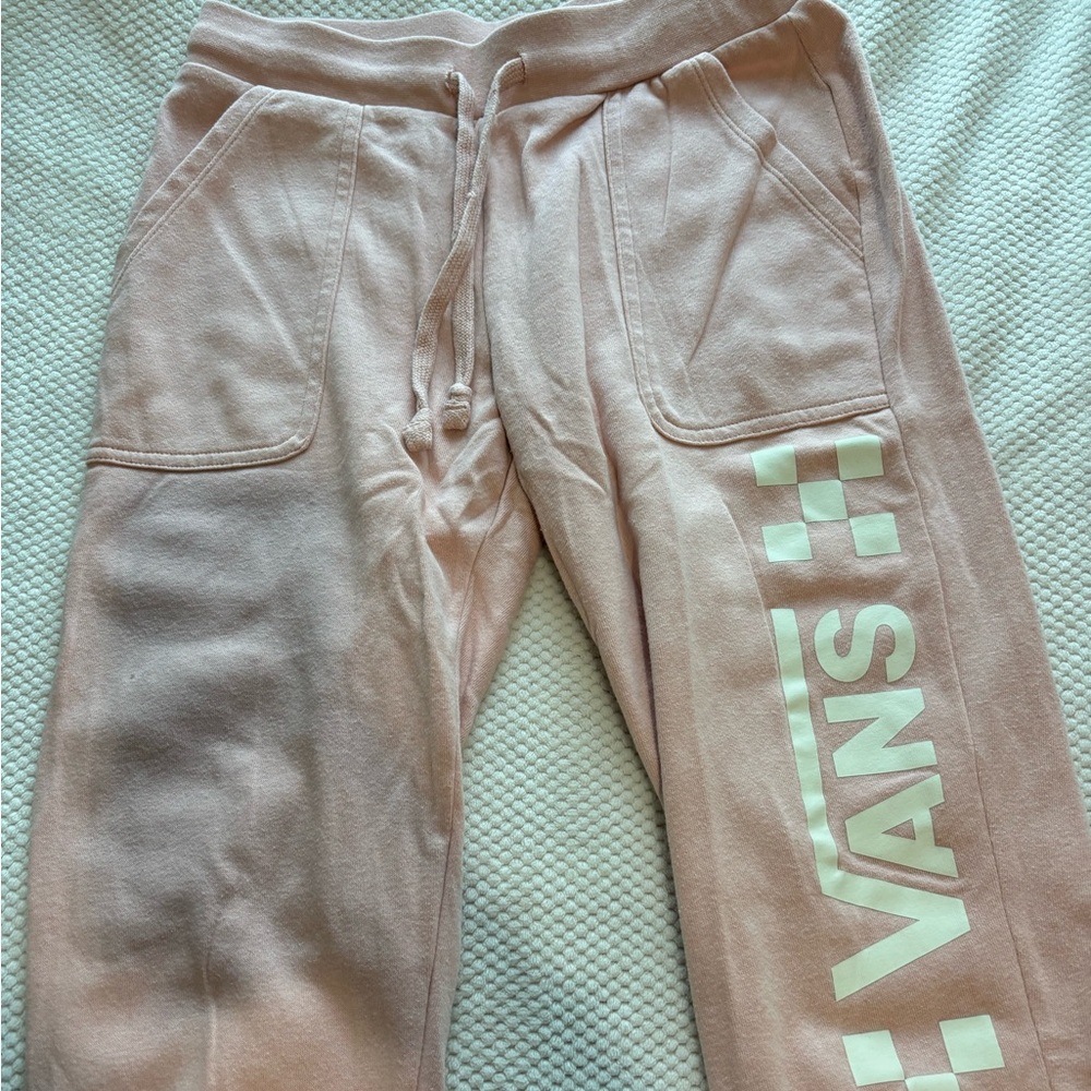 Pink Vans sweatpants with white details #vans #sweatpants